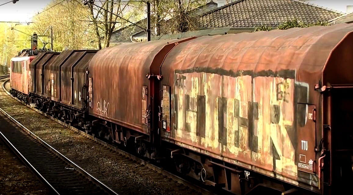 Graffiti Train in Šentilj - Photo by freightraffic - gier, wc, latex (2016)