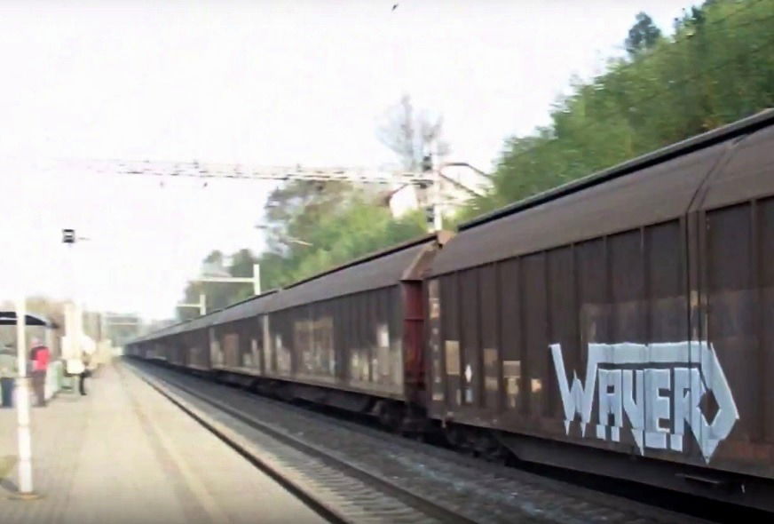 Graffiti Train in Ardagger - Photo by freightraffic - waver, fr8, freight (2016)