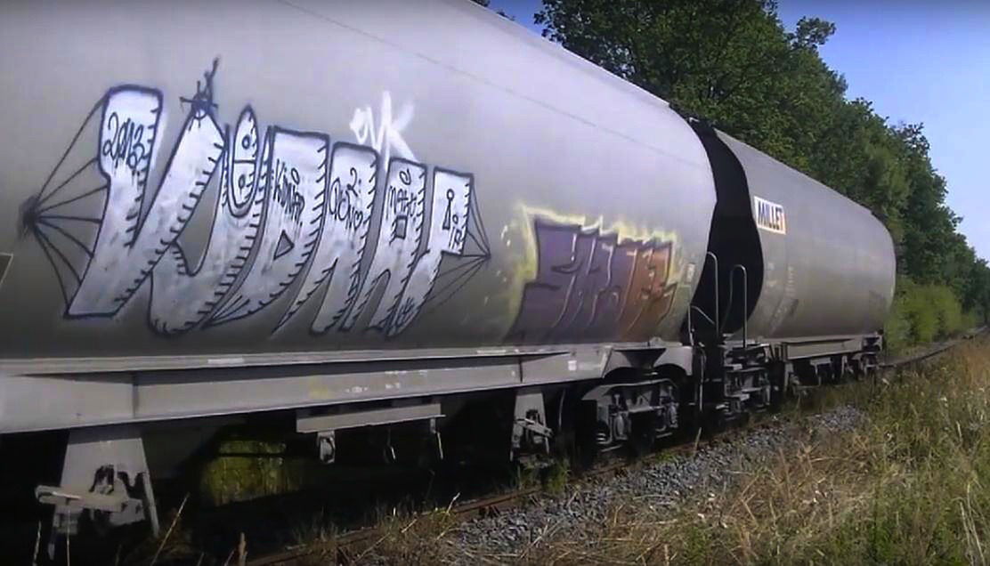 Graffiti Train in Gemeinde retz - Photo by freightraffic - kidnap, swate, fr8 (2016)