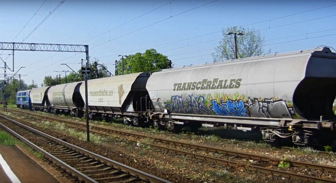 Graffiti Train in Polsko - Photo by freightraffic - transcereales, freight (2015)