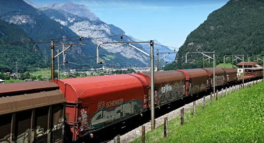 Graffiti Train in Švýcarsko - Photo by freightraffic - stero, mountains, freight (2017)