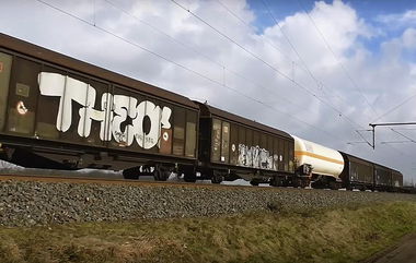 Graffiti Train in Německo - Photo by freightraffic - theo, t2b, fr8 (2016)