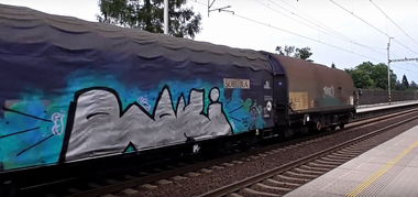 Graffiti Train in Vendryně - Photo by freightraffic - roki, fret (2016)