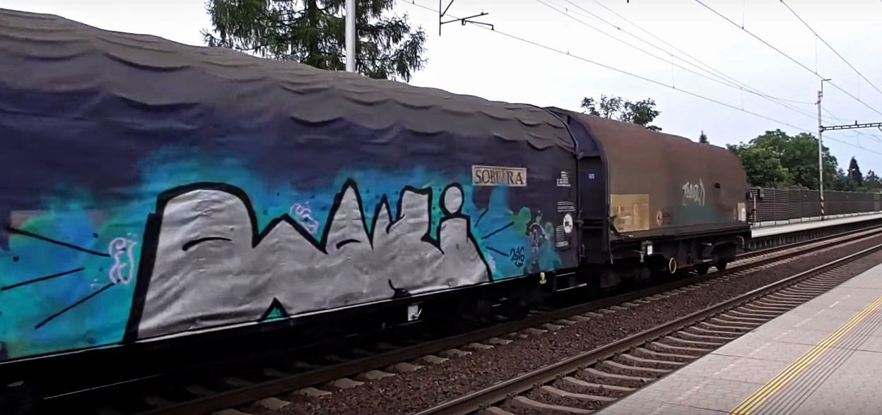 Graffiti Train in Vendryně - Photo by freightraffic - roki, fret (2016)