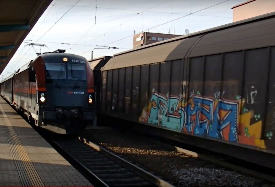 Graffiti Train in Pardubice - Photo by freightraffic - pera, fr8, freight (2016)