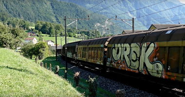 Graffiti in Švýcarsko - Photo by freightraffic - drek, chrom, freight (2017)