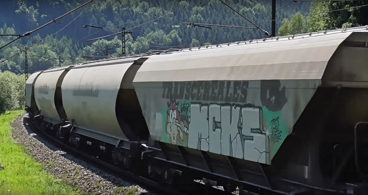 Graffiti Wall in Česko - Photo by freightraffic - mcks, freight (2015)