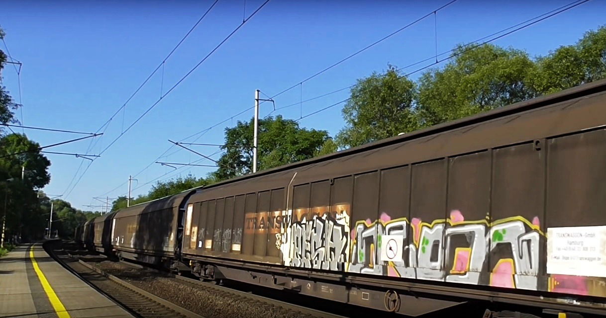 Graffiti Train in Česko - Photo by freightraffic - pesh, drow, freight (2016)