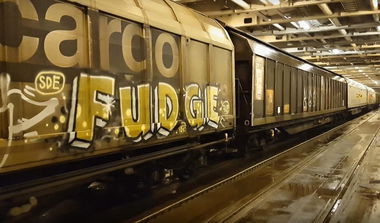 Graffiti Train in Rostock - Photo by freightraffic - fudge, hangar, freight (2016)