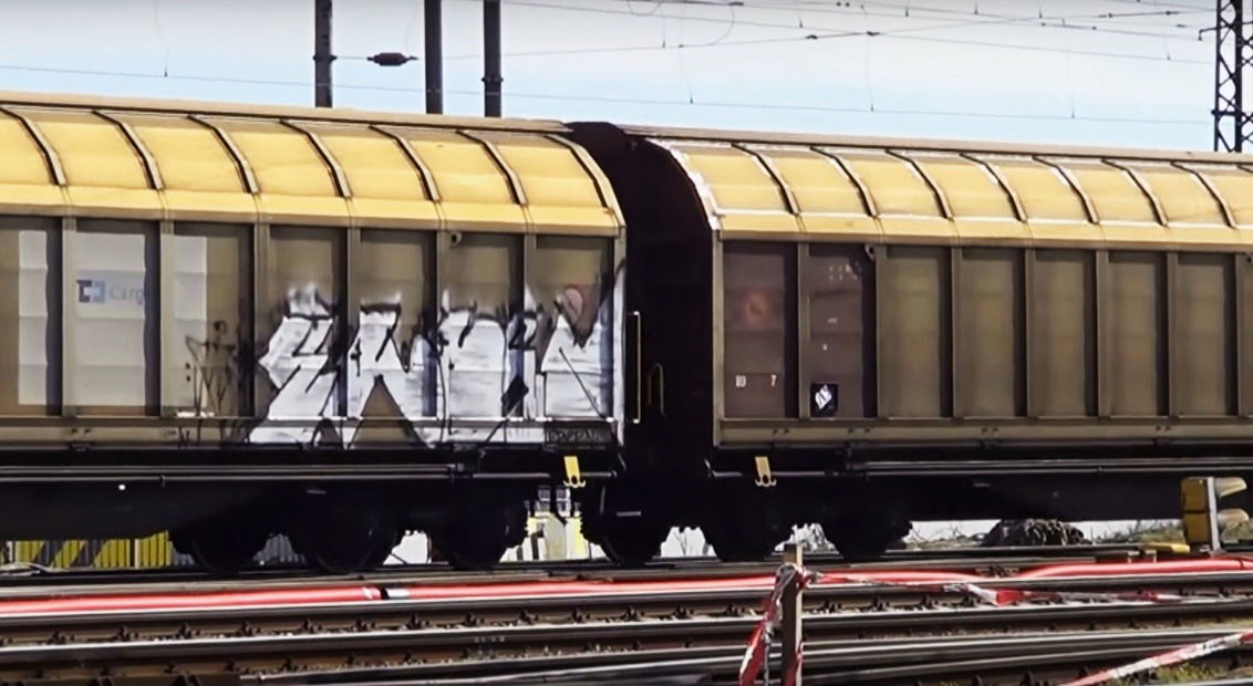 Graffiti Train in Česko - Photo by freightraffic - cargo, chrom, freight (2015)