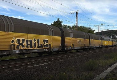 Graffiti Train in Rakousko - Photo by freightraffic - xhile, freight, fr8 (2016)