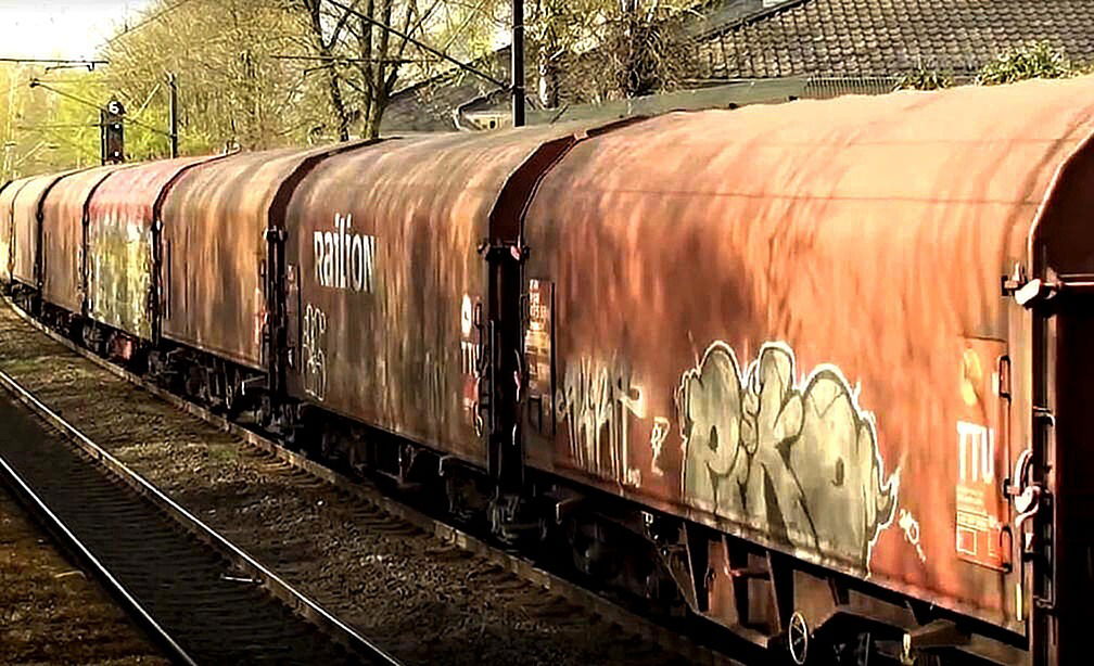 Graffiti Train in Pesnica - Photo by freightraffic - piko, fr8, freight (2016)