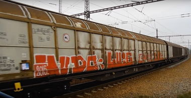 Graffiti Train in Česko - Photo by freightraffic - yudo, luis, fret (2015)