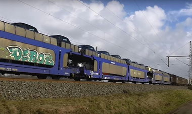 Graffiti Train in Německo - Photo by freightraffic - derob, fr8, freight (2016)