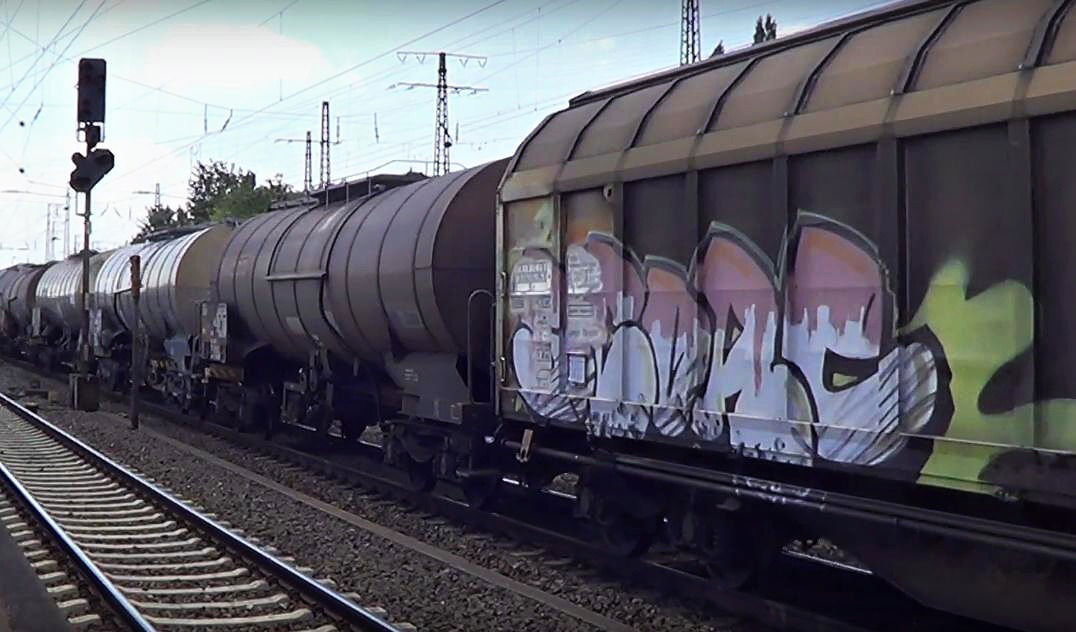 Graffiti Train in Rybnik - Photo by freightraffic - score, fr8 (2016)