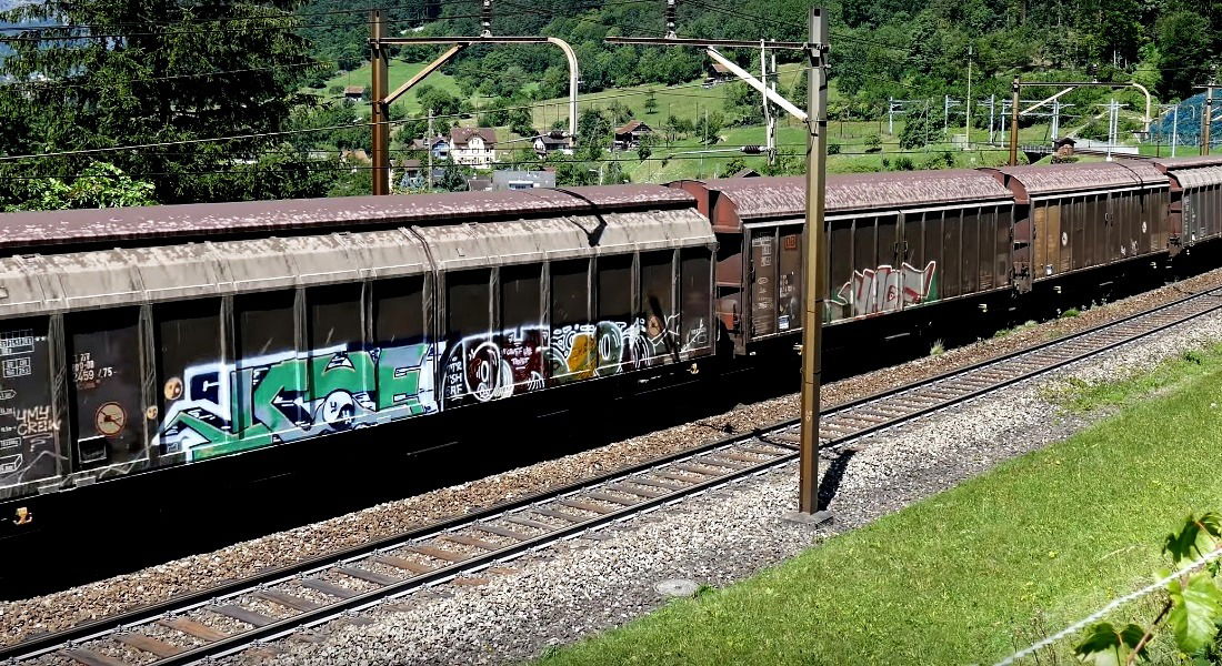Graffiti Train in Švýcarsko - Photo by freightraffic - freight, fr8, fret (2017)