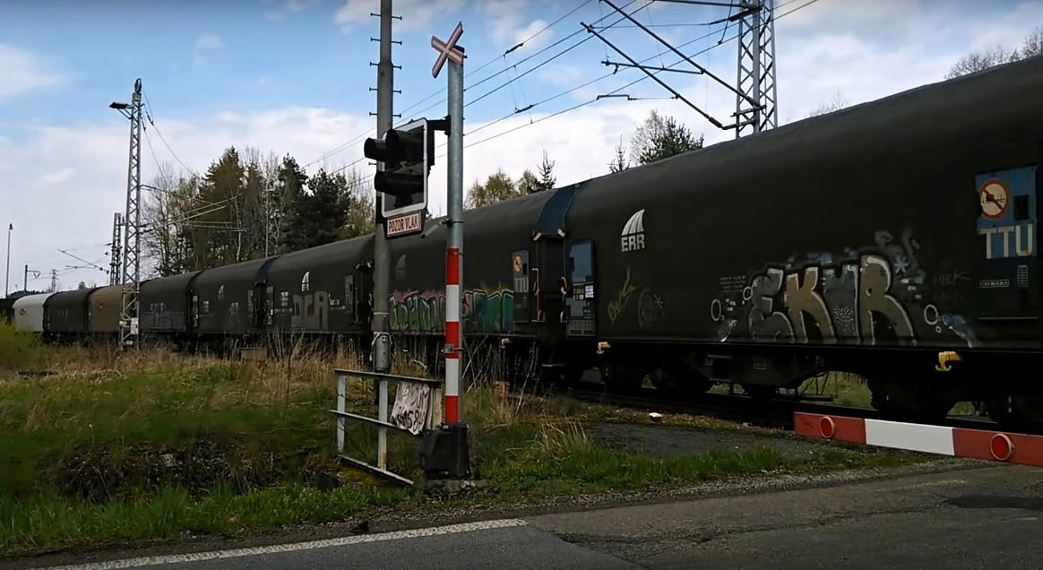 Graffiti Train in ústí nad labem - Photo by freightraffic - ekur, ucho, fret (2017)