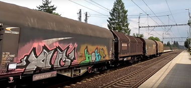 Graffiti Train in Vendryně - Photo by freightraffic - ac, kont, fret (2016)