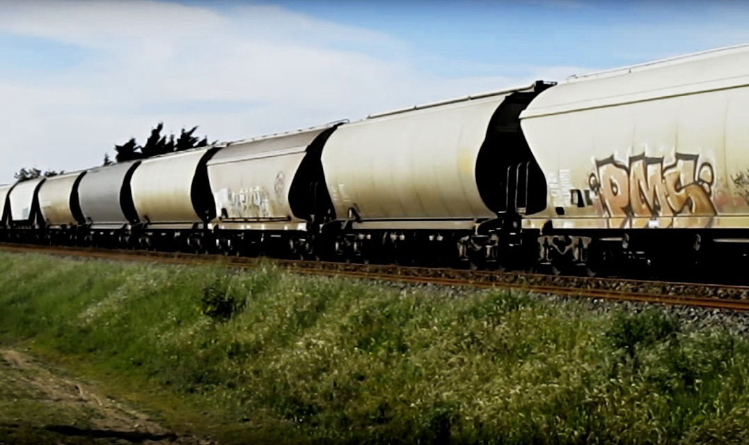Graffiti Train in Rennes - Photo by freightraffic - pms, freight, train (2016)