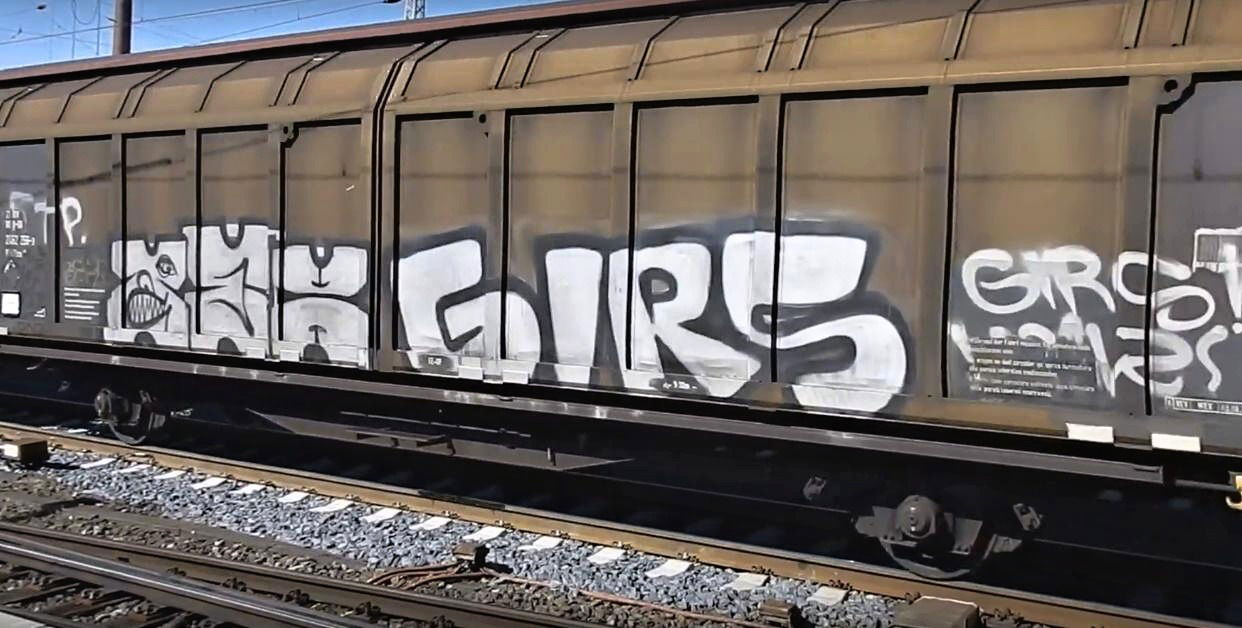 Graffiti Train in Německo - Photo by freightraffic - bex, girs, fr8 (2016)