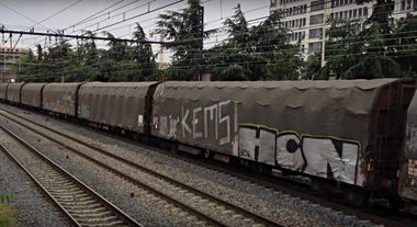 Graffiti Train in Francie - Photo by freightraffic - kems, hcn, fret (2014)