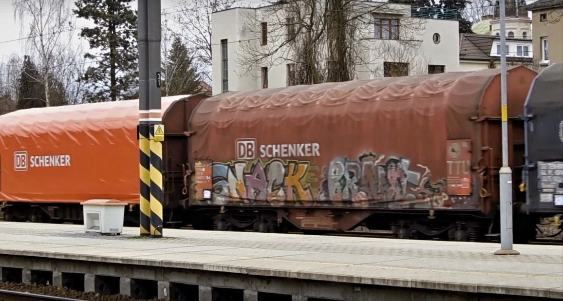 Graffiti Train in Česko - Photo by freightraffic - snack, freight (2016)