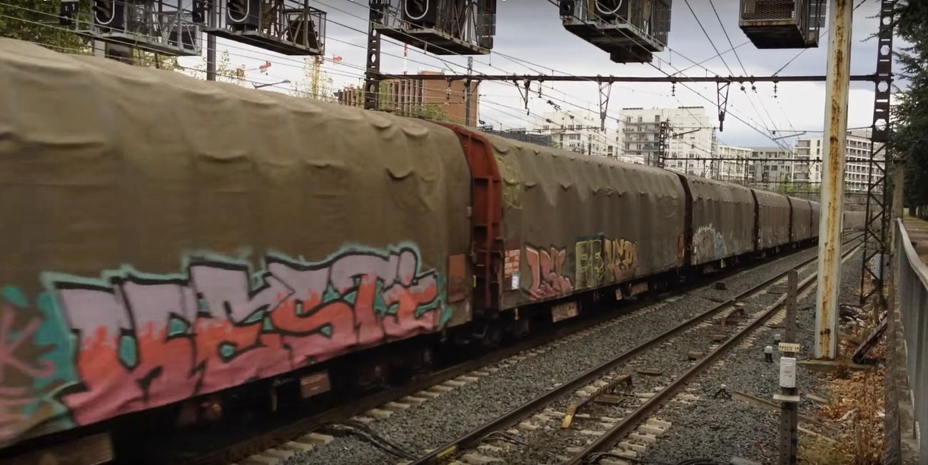 Graffiti Train in Francie - Photo by freightraffic - kesti, lsk, ecf (2015)