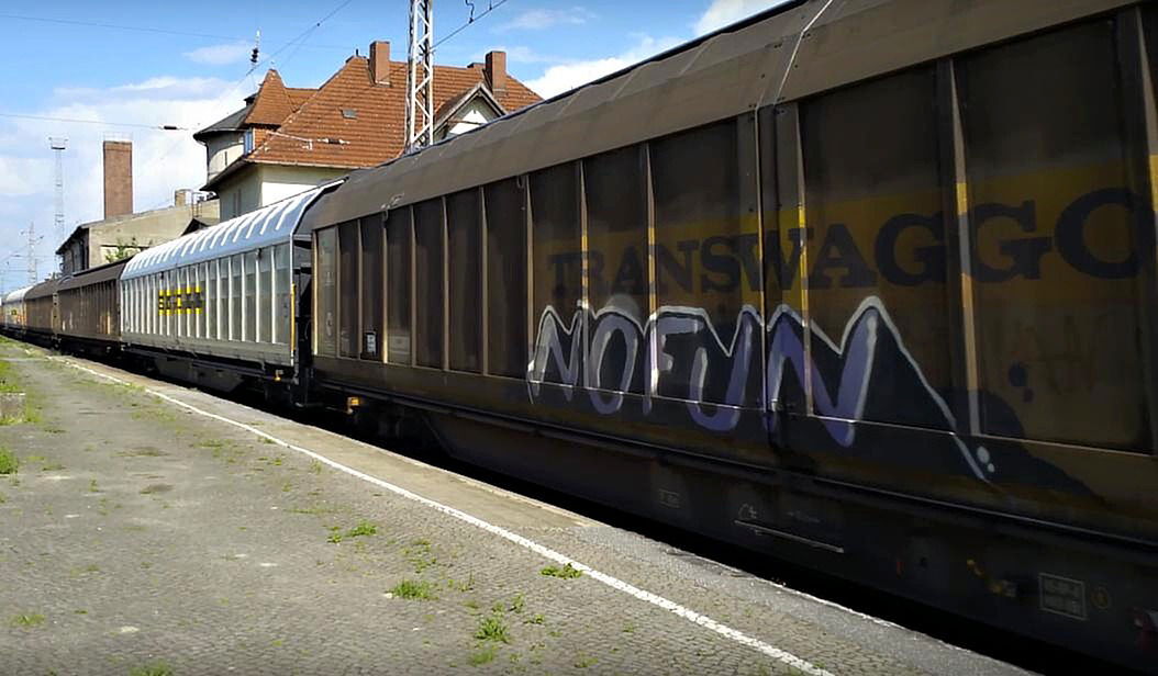 Graffiti Train in Česko - Photo by freightraffic - nofun, fr8, freight (2016)