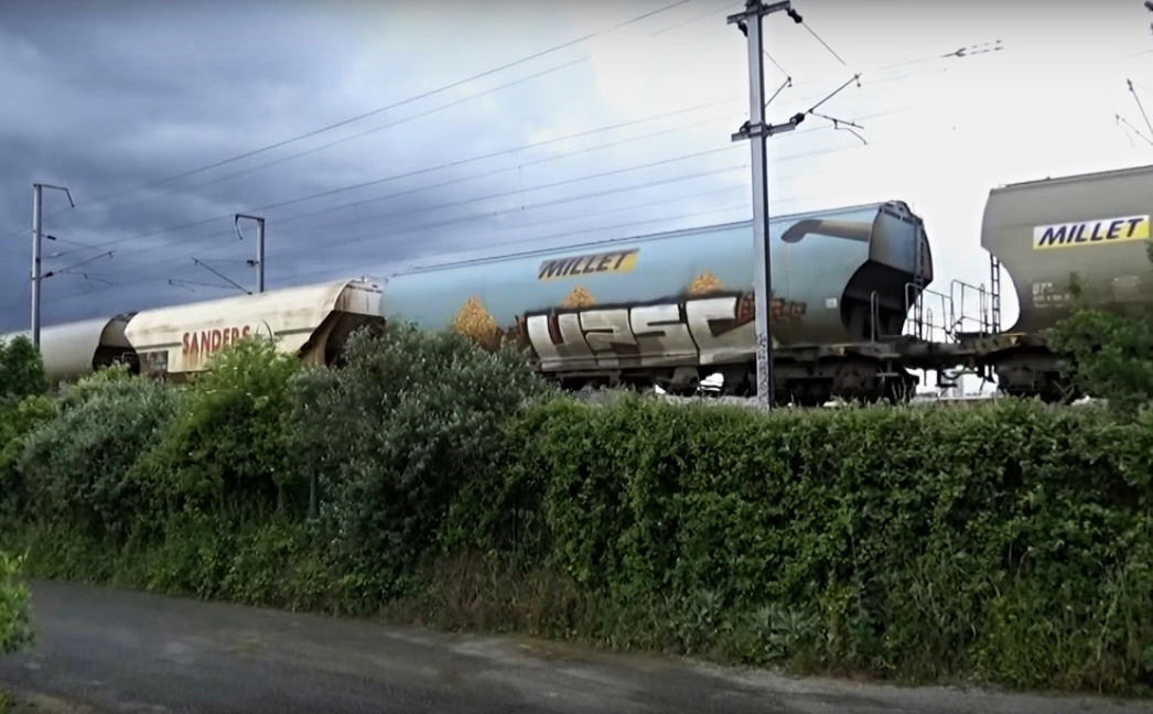 Graffiti Train in Francie - Photo by freightraffic - upsc, fret, freight (2016)