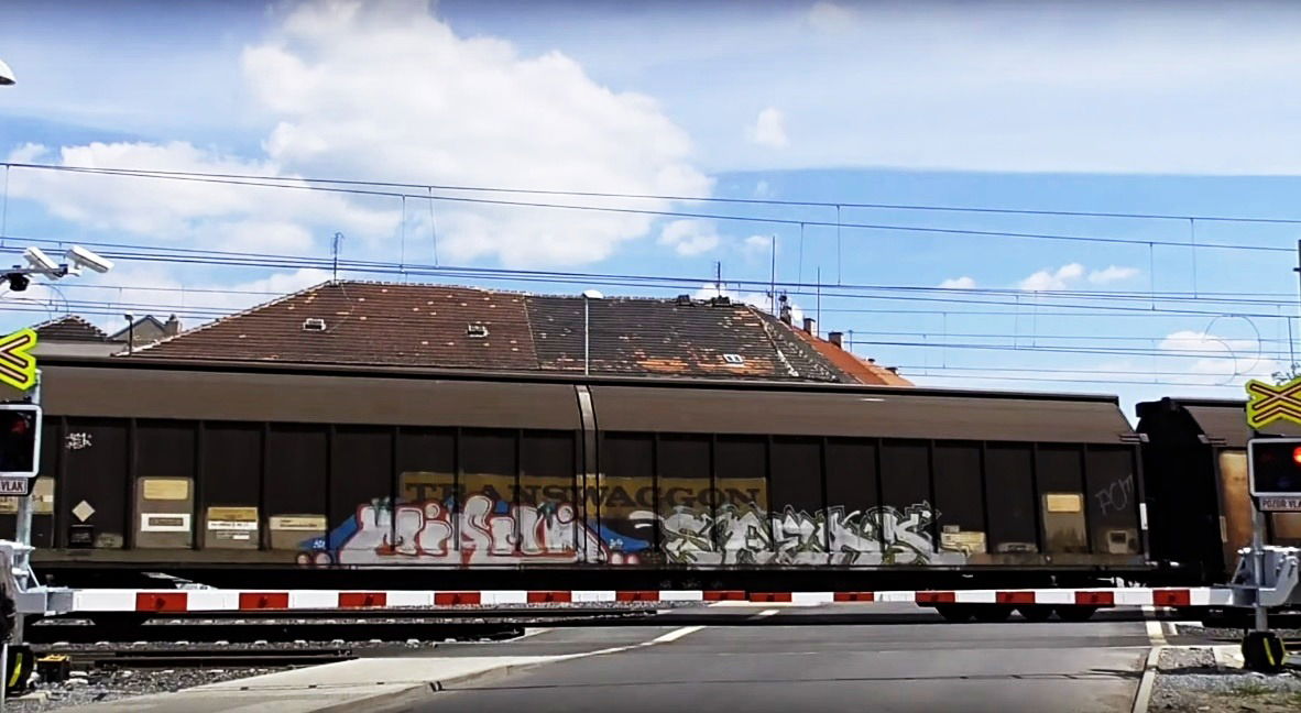 Graffiti Train in Česko - Photo by freightraffic - miami, speak, freight (2016)