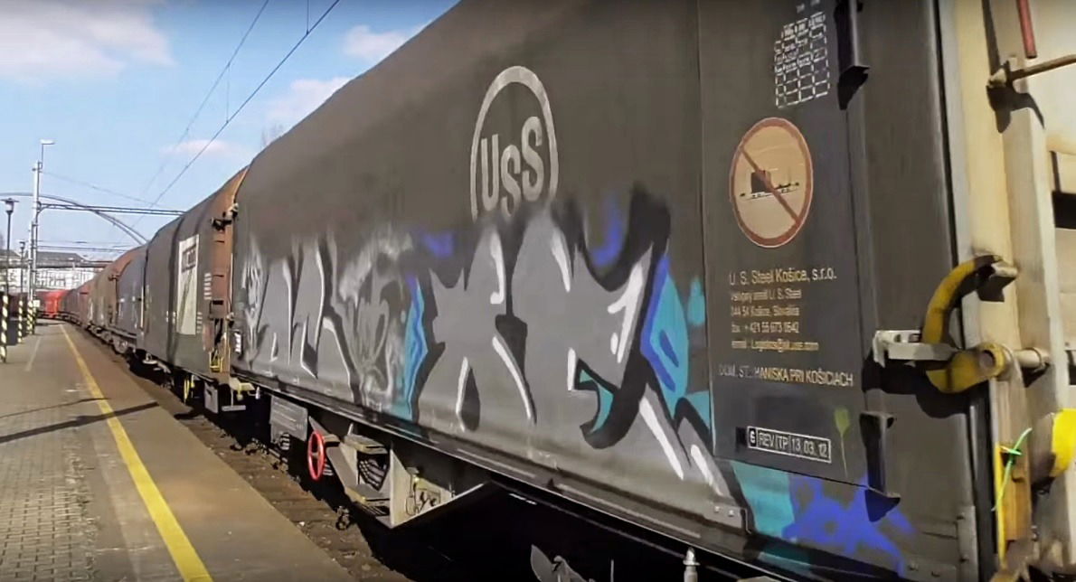 Graffiti Train in Ostrava - Photo by freightraffic - ac, de, freight (2015)