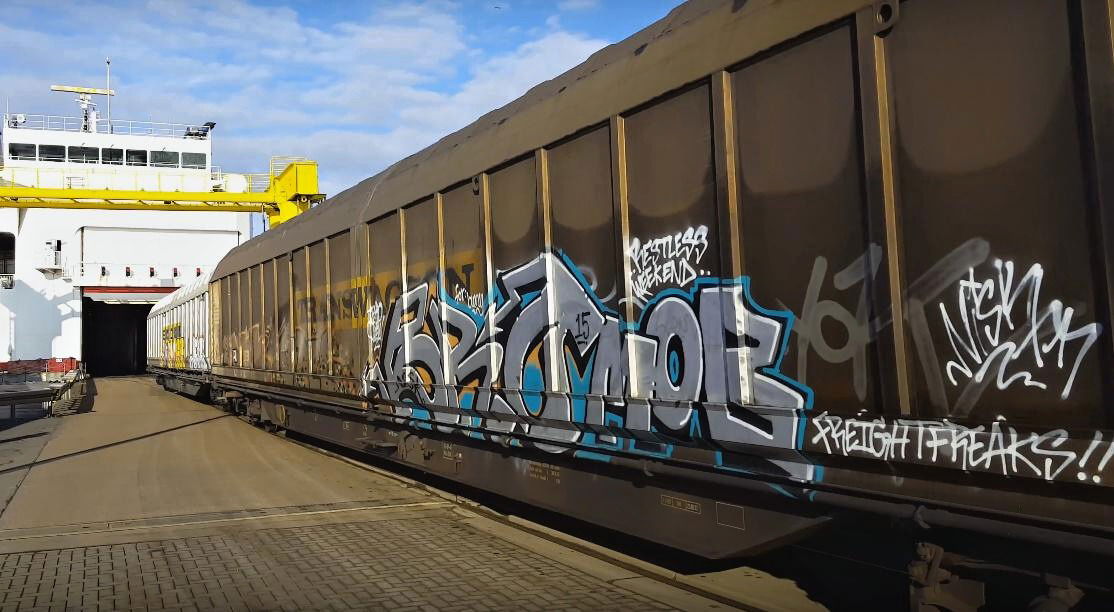 Graffiti Train in Německo - Photo by freightraffic - bro, mob, freight (2016)