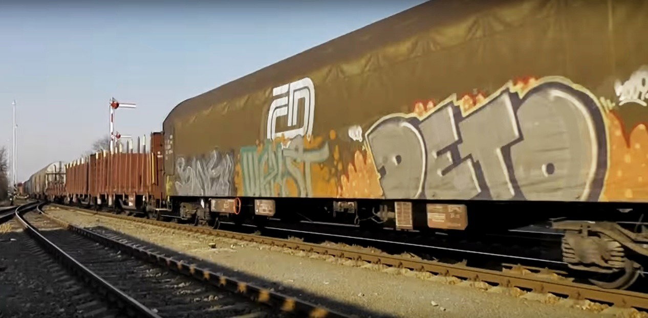 Graffiti in Česko - Photo by freightraffic - deto, cd, freight (2012)