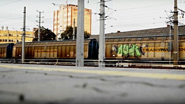 Graffiti Train in Linz - Photo by freightraffic - alek, fret, freight (2017)