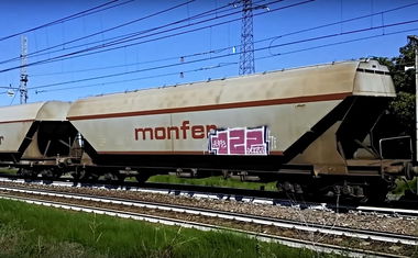 Graffiti Train in Francie - Photo by freightraffic - 122, fret, freight (2016)