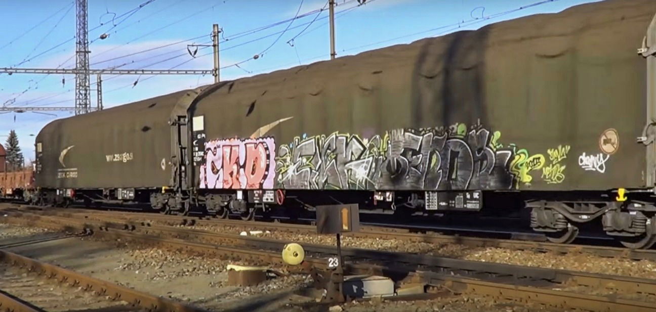 Graffiti Train in Česko - Photo by freightraffic - skid, eick, mekos
