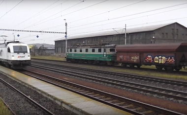 Graffiti Train in Česko - Photo by freightraffic - aeiou, freight (2015)