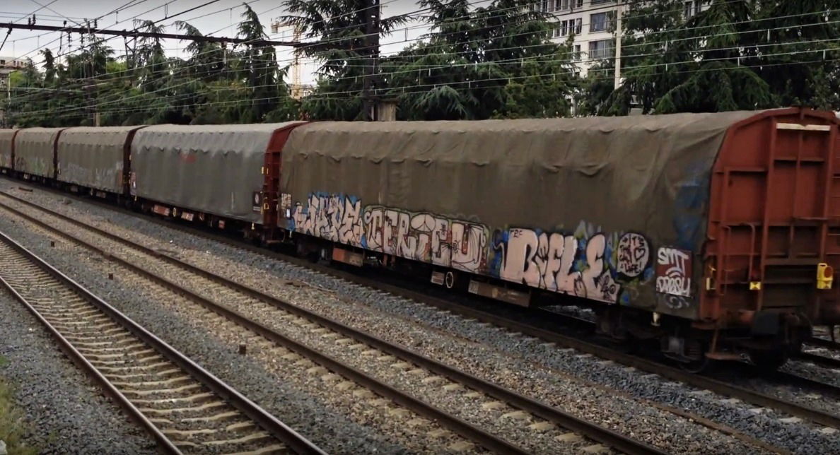 Graffiti Train in Francie - Photo by freightraffic - jape, cerieu, bifle (2014)