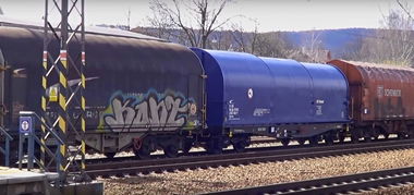 Graffiti Train in Česko - Photo by freightraffic - kont, chrom, fr8