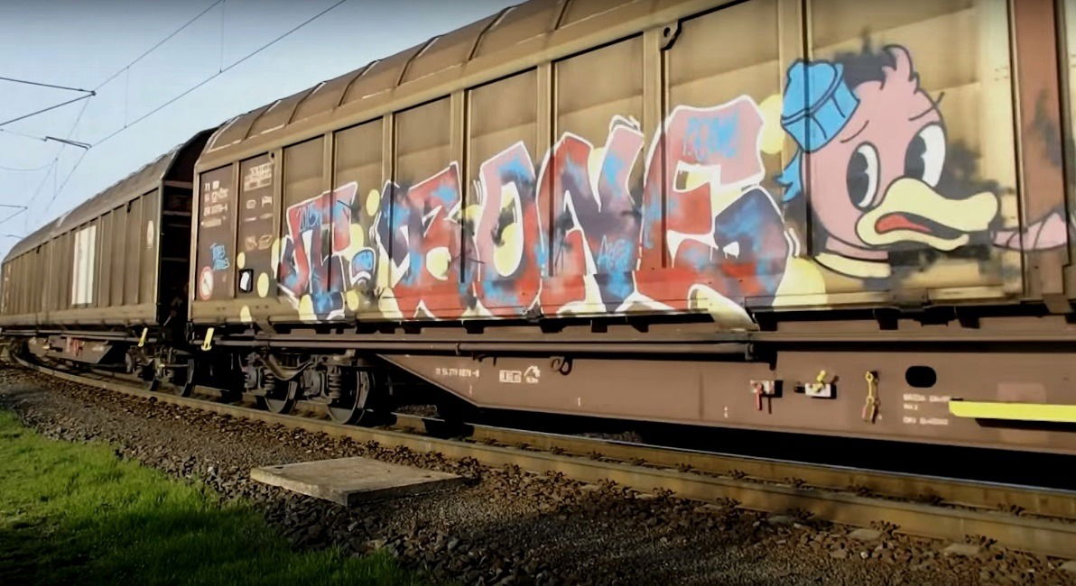 Graffiti Train in Česko - Photo by freightraffic - t-bone, freight (2016)