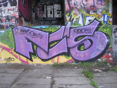 Graffiti Bombing - Photo by fuckgraffiti - krefko