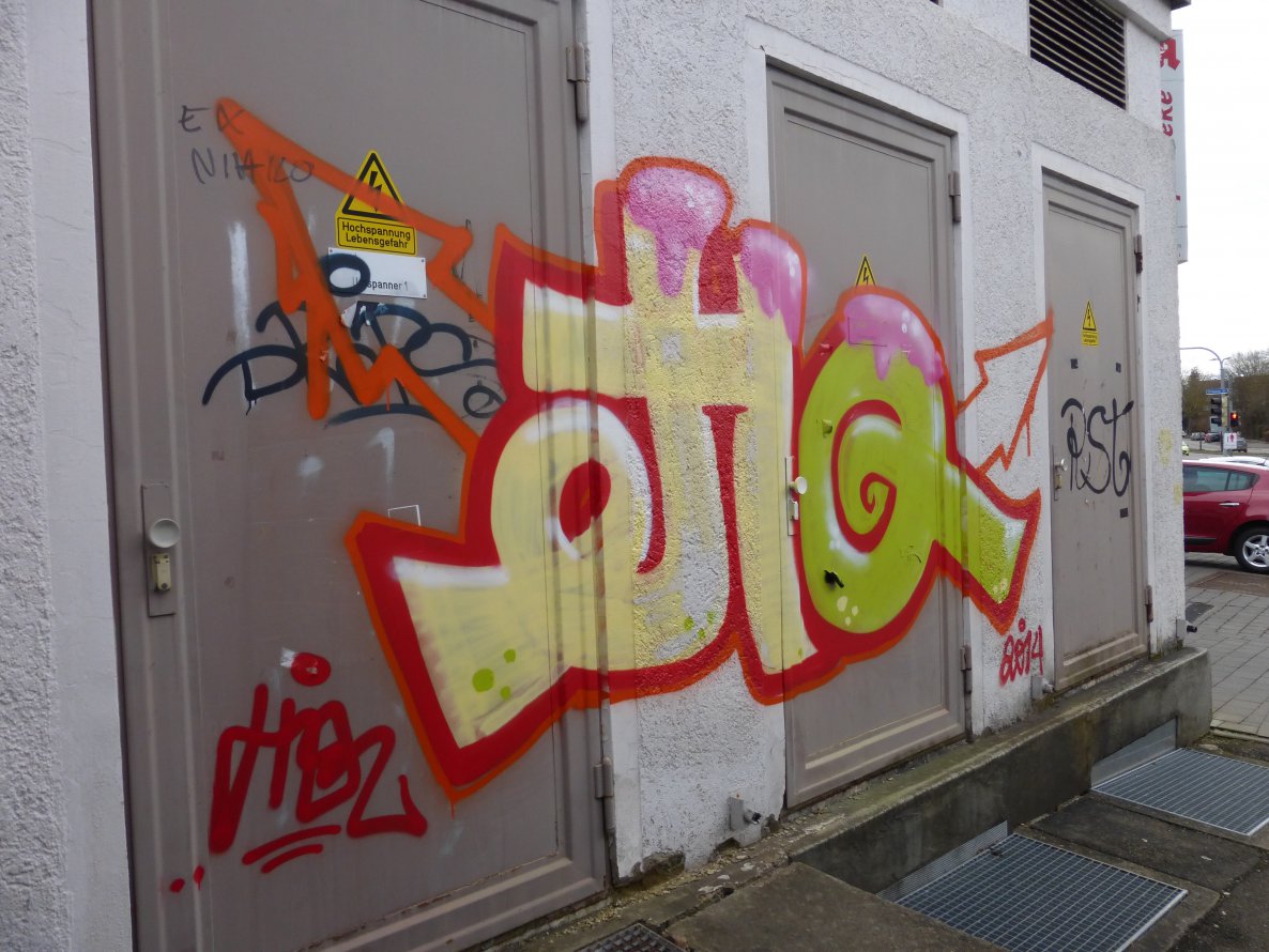 Graffiti Bombing - Photo by funkydude33 - HQ, Tübingen (2014)