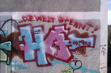 Graffiti Bombing - Photo by funkydude33 - HQ, TÜBINGEN