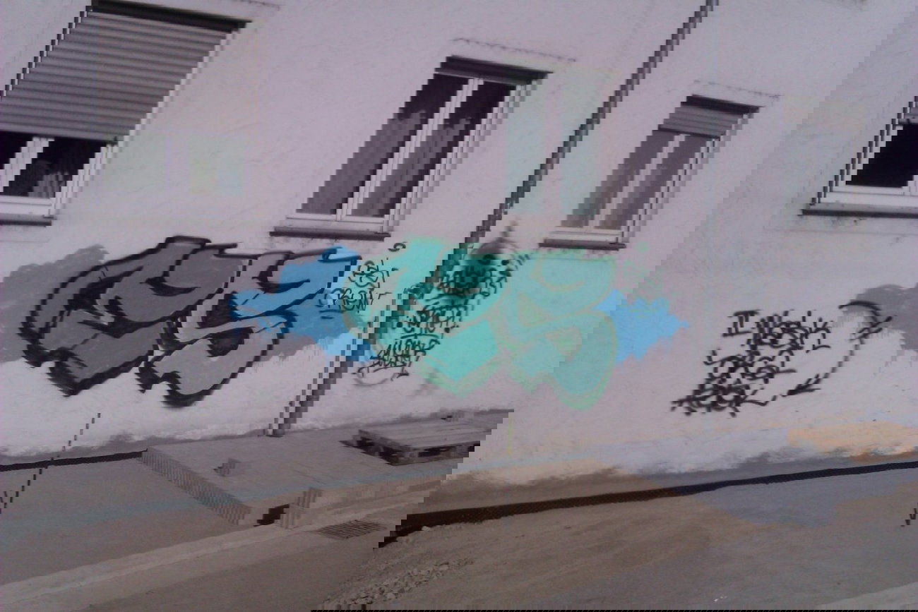 Graffiti Bombing - Photo by funkydude33 - ES, CREW, TÜBINGEN