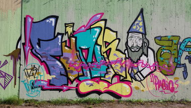 Graffiti Wall - Photo by funkytoyshit - funk, retro, swishhhhh