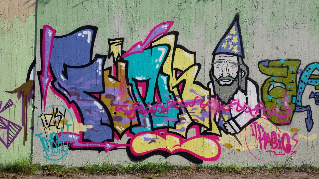 Graffiti Wall - Photo by funkytoyshit - funk, retro, swishhhhh