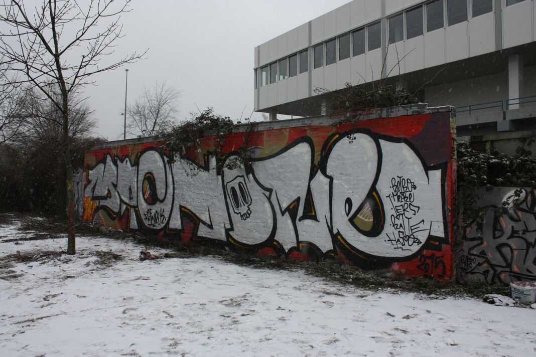 Graffiti Wall - Photo by funkytoyshit - retro, machone, hiphop