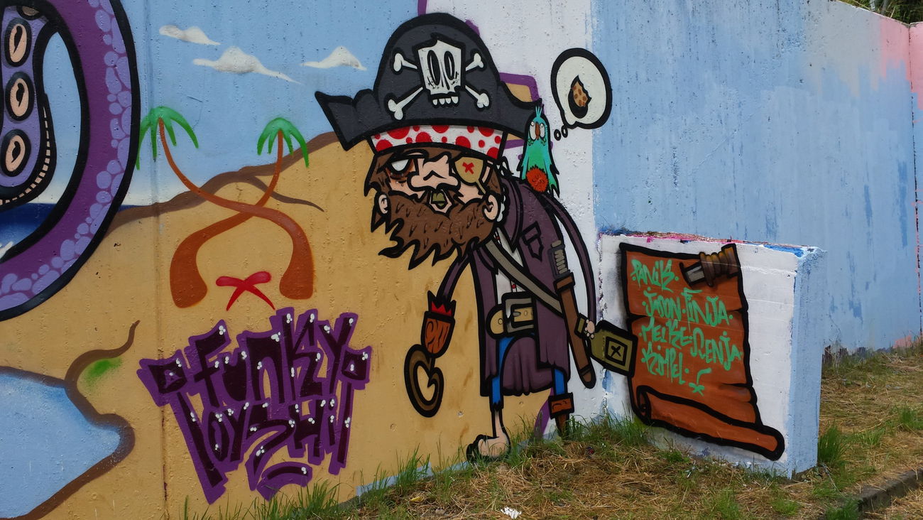 Graffiti Wall - Photo by funkytoyshit - retro, funky, toy