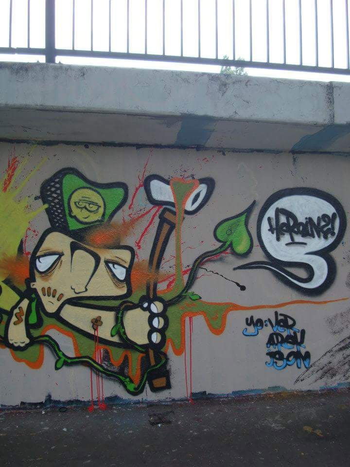 Graffiti Wall - Photo by funkytoyshit - heroin, macht, cool