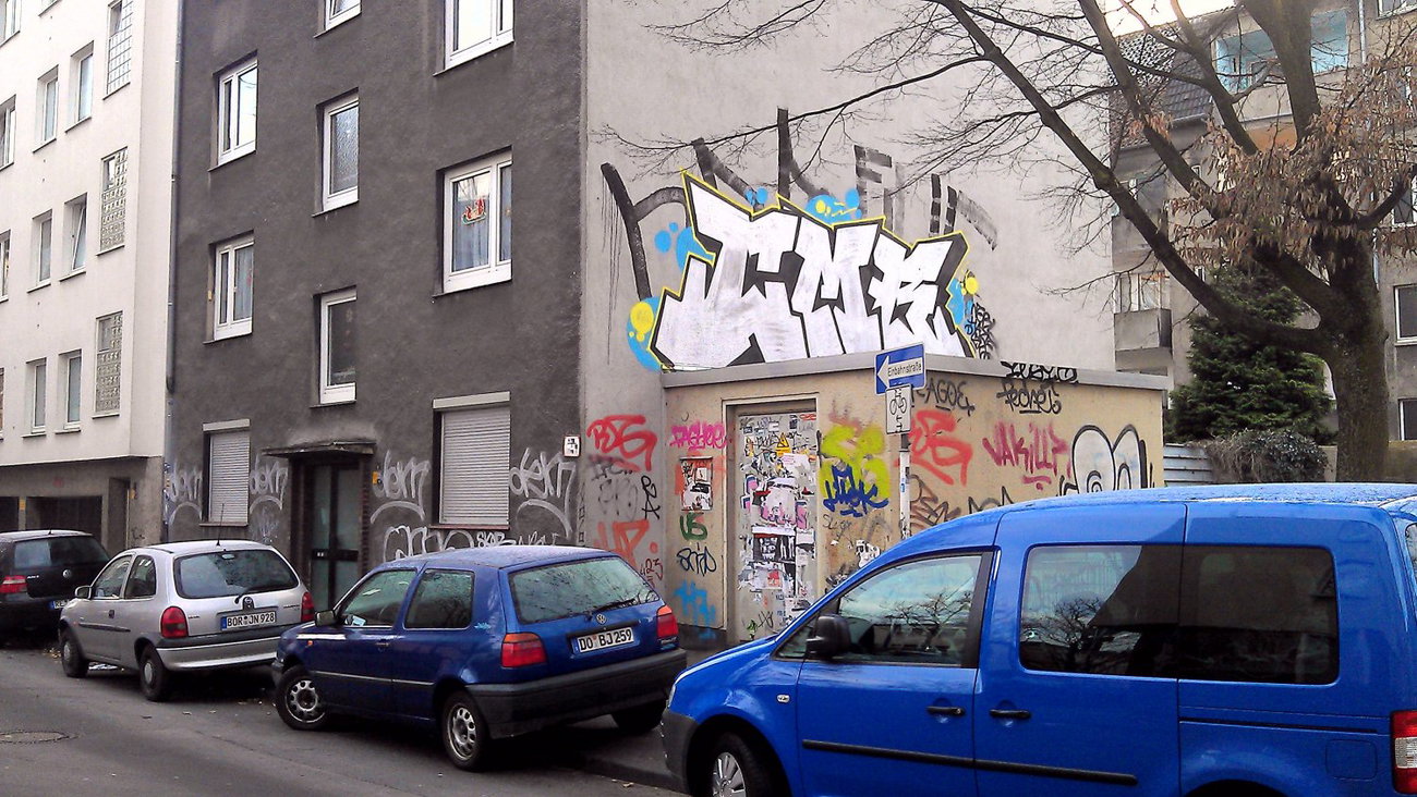 Graffiti Bombing - Photo by furz
